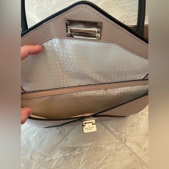Kate Spade Shoulder Strap Large Tote with Envelope Front Pocket Pink and White - Picture 4 of 6